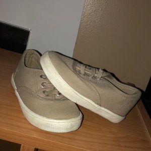 Toddler boys size 6 tan shoes